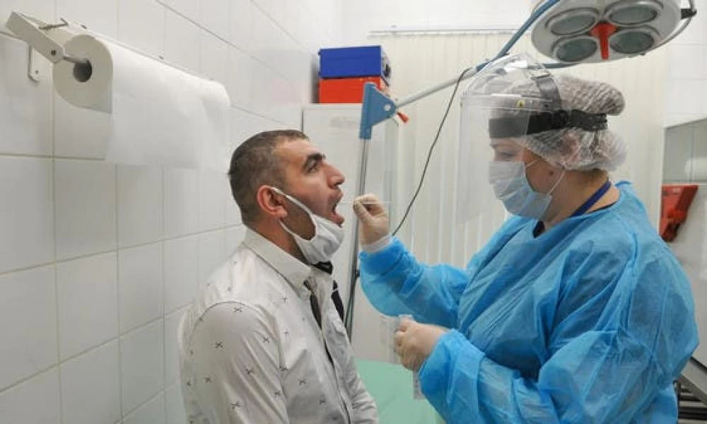 Κορονοϊός: 4.892 νέα κρούσματα στη Ρωσία, με τα συνολικά να κοντεύουν το 1 εκατ.